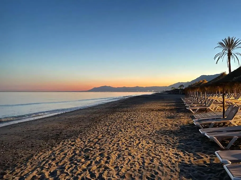 Beachside 4 Beds Cozy Villa, 700M Las Canas Beach! Marbella