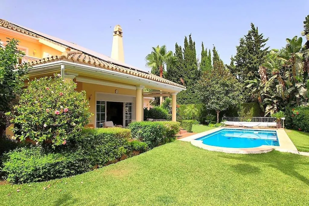 Villa Beachside 4 Beds Cozy Villa, 700M Las Canas Beach! Marbella