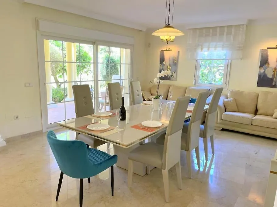 Beachside 4 Beds Cozy Villa, 700M Las Canas Beach! Marbella