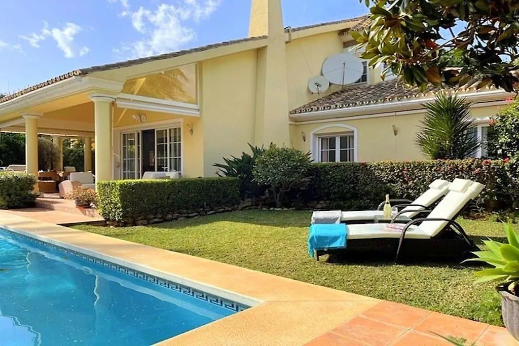 Beachside 4 Beds Cozy Villa, 700M Las Canas Beach! Marbella