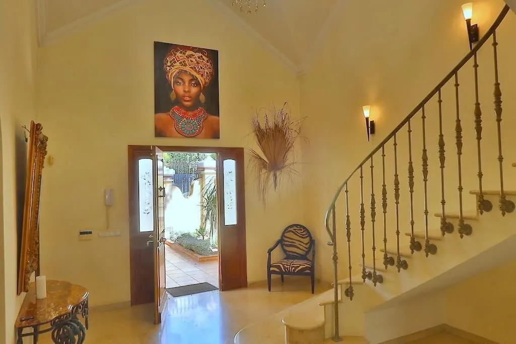 Villa Beachside 4 Beds Cozy Villa, 700M Las Canas Beach! Marbella