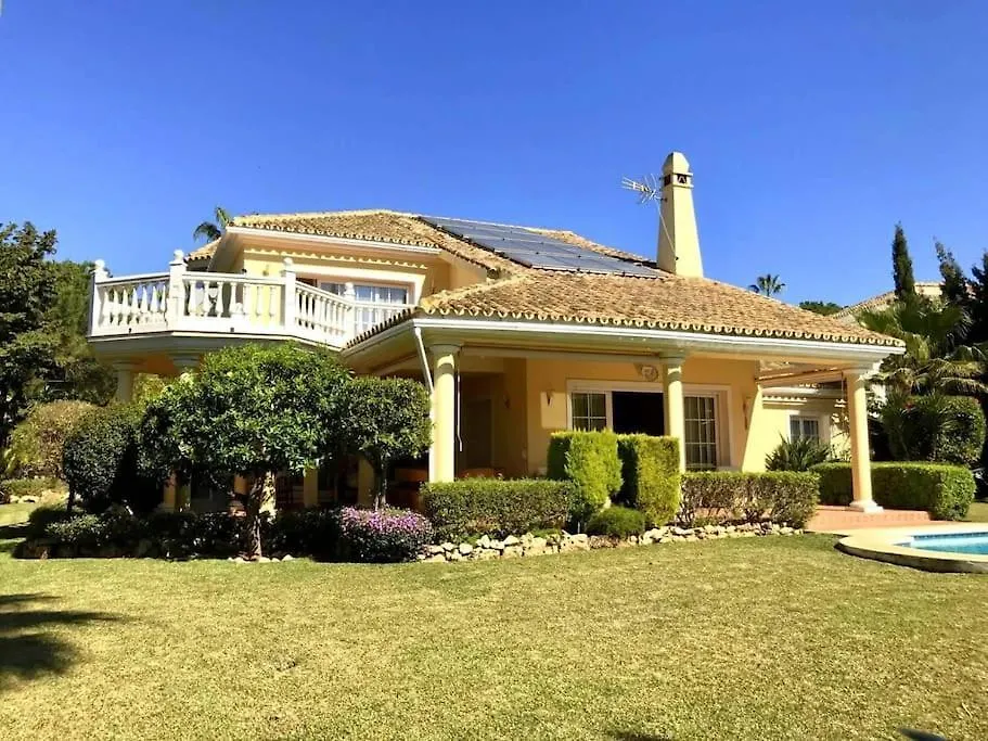 Beachside 4 Beds Cozy Villa, 700M Las Canas Beach! Marbella