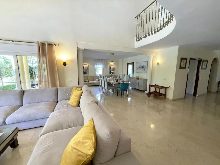 Beachside 4 Beds Cozy Villa, 700M Las Canas Beach! Marbella 0*,  Spanien