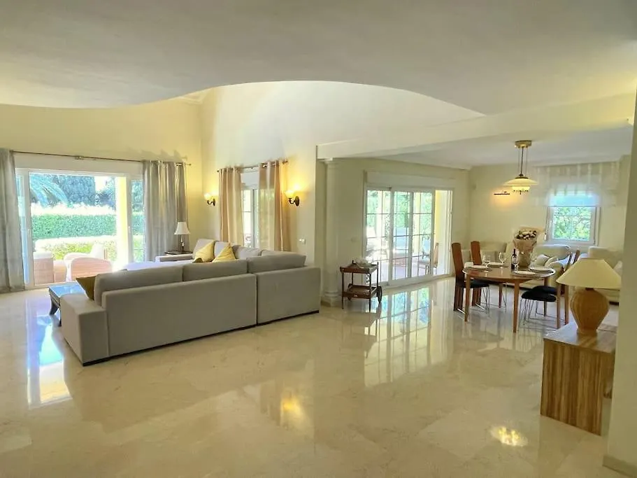 Beachside 4 Beds Cozy Villa, 700M Las Canas Beach! Marbella