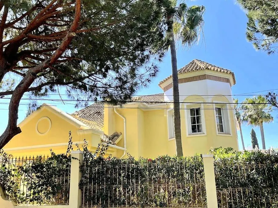 Villa Beachside 4 Beds Cozy Villa, 700M Las Canas Beach! Marbella