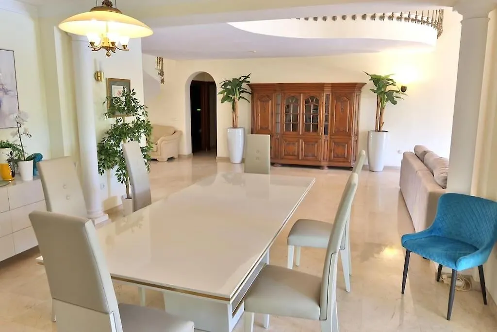 Villa Beachside 4 Beds Cozy Villa, 700M Las Canas Beach! Marbella Spanien
